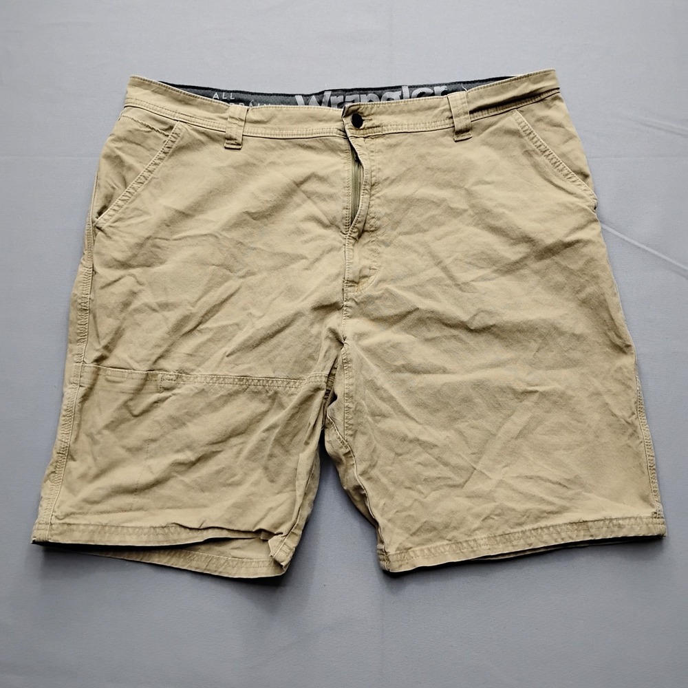 Wrangler ATG All Terrain Gear Mens Khaki Utility Shorts Size 40 Tan 10in